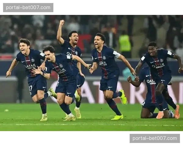 巴黎圣日耳曼对阵勒阿弗尔，埃梅里接登贝莱助攻凌空破门先拔头筹